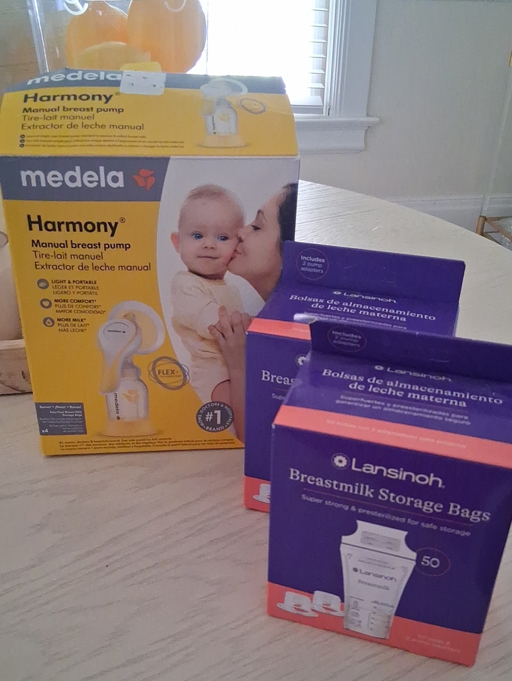 Medela Harmony Manual Breast Pump & 100 Lansinoh Stirage Bags